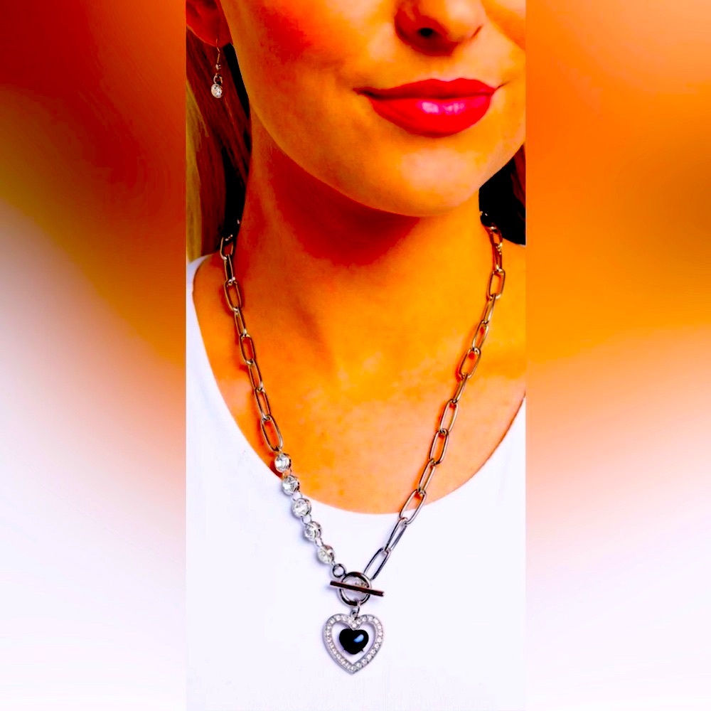 🖤🤍🖤 “SOFT-HEARTED STYLE” BLACK NECKLACE WITH FREE EARRINGS ~ PAPARAZZI❗️🖤🤍🖤 - Picture 3 of 5